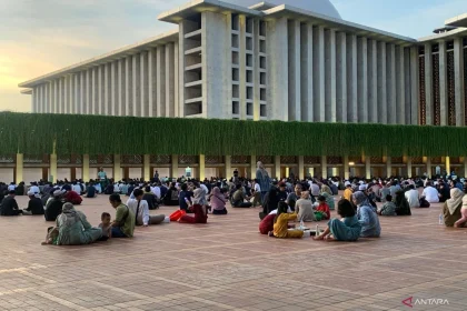 KDM Tidak Suka Masjid Mewah, Masyarakat Datang Berfoto