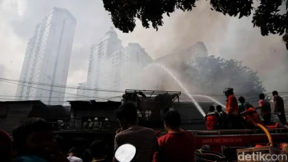 Kebakaran Melanda Permukiman di Kemayoran, Berpotensi Meluas