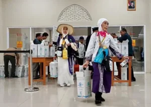 Kemenhaj Minta Jemaah Haji Indonesia Tidak Membawa Air Zamzam ke dalam Koper