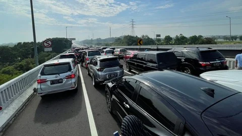 Kepadatan Lalu Lintas di Tol Japek dan Dalkot Disebabkan Perbaikan Jalan