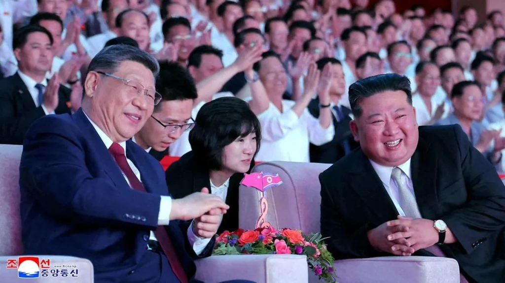 Kim Jong Un dan Xi Jinping Duduk Sebelahan di Stadion, Penguatan Hubungan Korut-Tiongkok