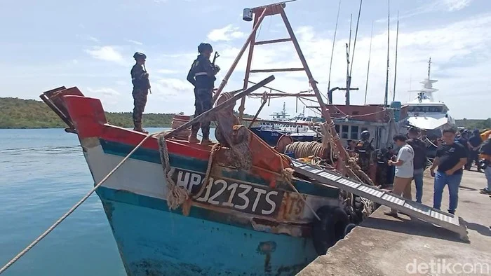 KKP Tangkap Kapal Asing Pencuri 1,2 Ton Ikan Napoleon di Laut Sulawesi