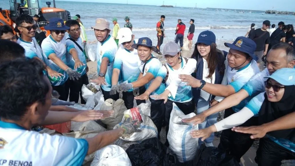 Kolaborasi KKP dan DANA Cegah Sampah ke Laut