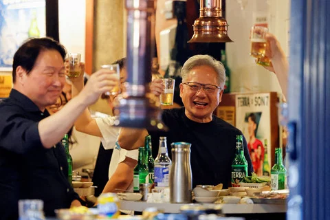 Kontainer Menumpuk di Tanjung Priok, Jensen Huang Kunjungi Korea Selatan