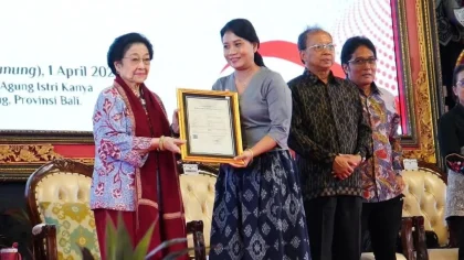 Koster Paparkan Pengembangan Ekonomi Kreatif Bali di Hadapan Megawati