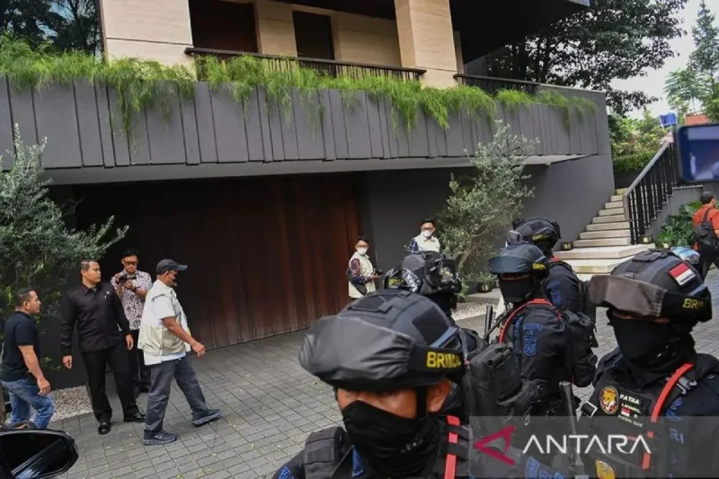KPK Geledah Rumah Eks Wamen Imipas Silmy Karim di Kebayoran Baru