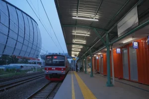 KRL Tanjung Priok Mulai Berhenti di Stasiun JIS dengan Tarif Rp1