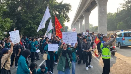 Mahasiswa UNJ Beraksi, Pengendara Kompak Bunyikan Klakson sebagai Bentuk Dukungan