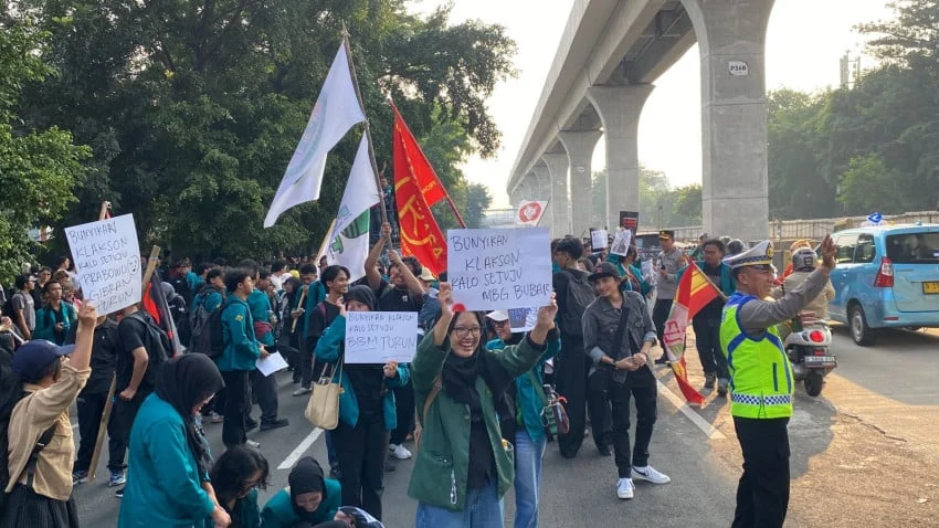 Mahasiswa UNJ Beraksi, Pengendara Kompak Bunyikan Klakson sebagai Bentuk Dukungan