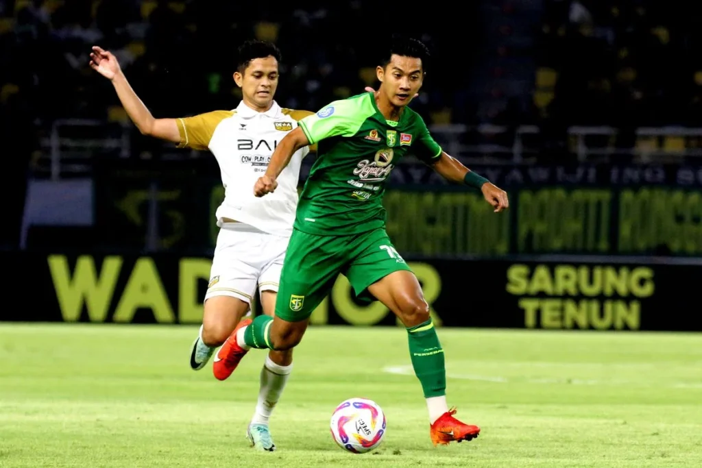 Malik Risaldi Resmi Bertahan di Persebaya, Membawa Kekuatan Serang