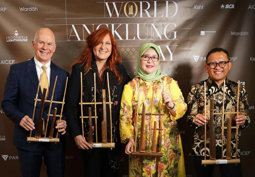 Manshur Angklung: Dari Pernikahan hingga ke Panggung Internasional