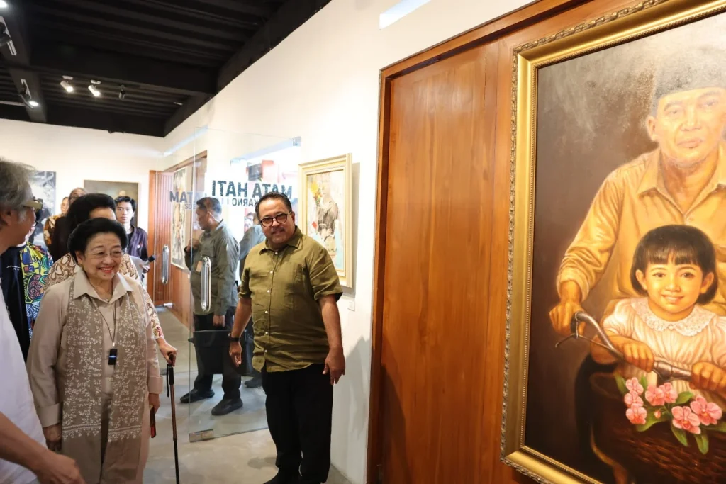 Megawati Soekarnoputri Mengunjungi Pameran Mata Hati Soekarno di Yogyakarta