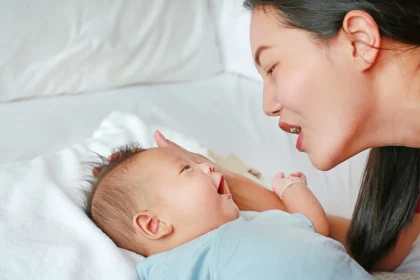 Mengapa Orang Tetap Bicara kepada Bayi yang Belum Bisa Menjawab?