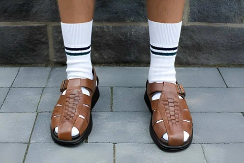 Menggunakan Sandal Tipis untuk Aktivitas Harian Berpengaruh pada Kaki?