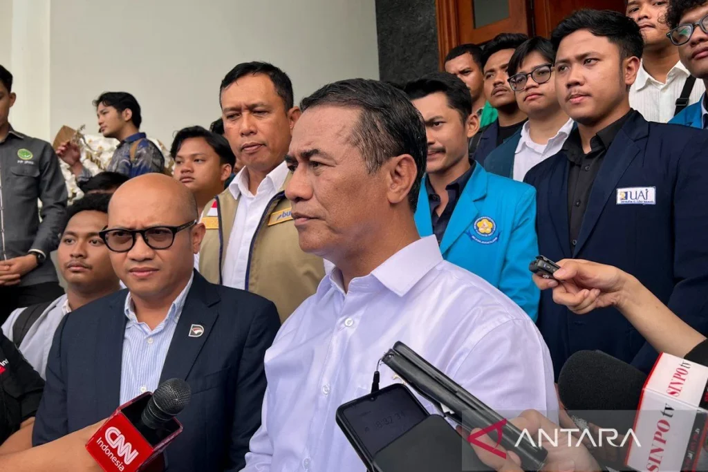 Mentan Perintahkan Pengecekan Distribusi Pupuk Usai Terima Laporan Mahasiswa