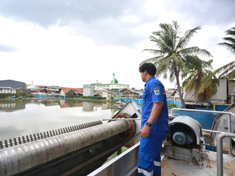 Menteri Lingkungan Hidup Dorong Penerapan Pertahanan Pesisir Hibrida untuk Atasi Banjir Rob di Pantura