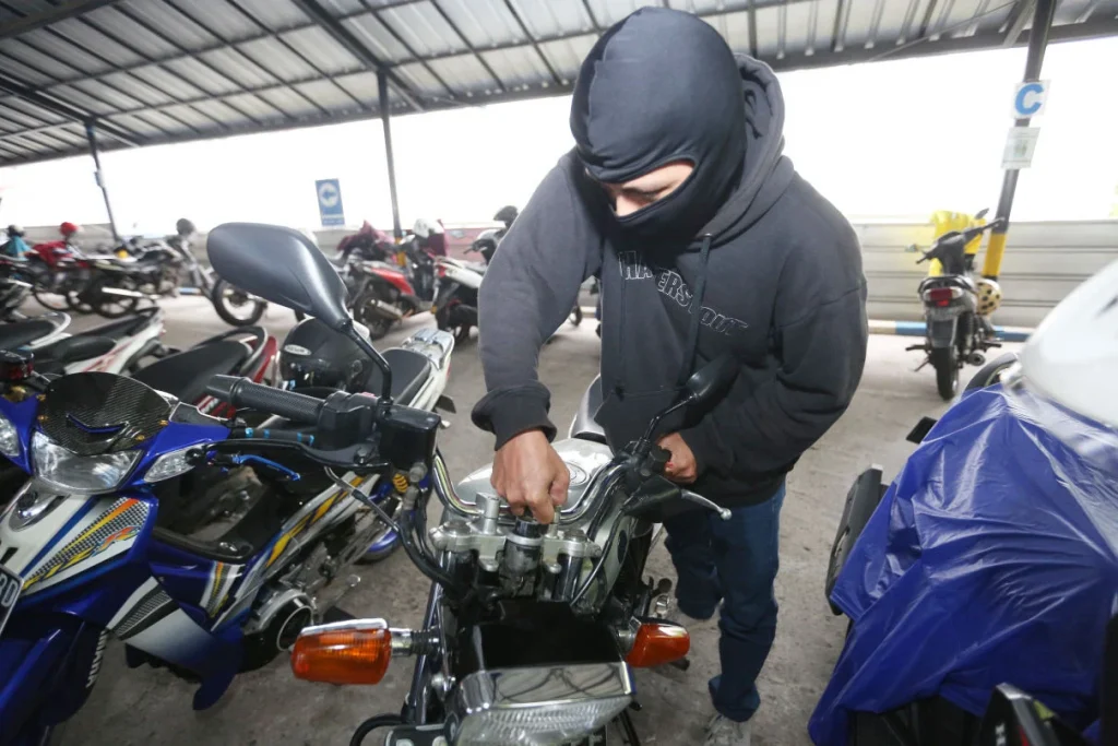 Motor Ojol Dibawa Kabur Pencuri di Jaktim Siang Bolong