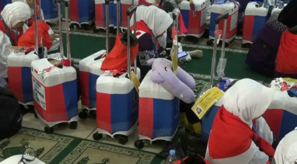 Nenek Jumaria, Penuhi Koper Haji dengan Boneka dan Kurma untuk Cucu