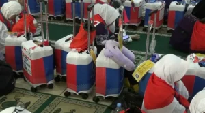 Nenek Jumaria, Penuhi Koper Haji dengan Boneka dan Kurma untuk Cucu