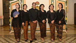 Paola Serena Membantah Foto Pria Berkebaya di Kirab Malam Suro Mangkunegaran