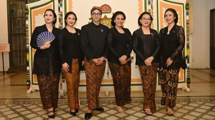 Paola Serena Membantah Foto Pria Berkebaya di Kirab Malam Suro Mangkunegaran