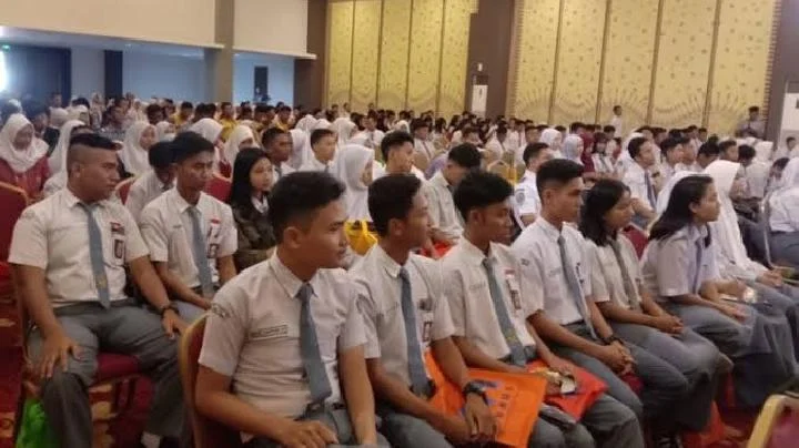Pemborosan MBG Rp 12 T Bisa Sekolahkan Jutaan Anak