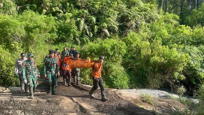 Pendaki Ilegal Jatuh ke Jurang Gunung Semeru, Evakuasi Belum Selesai