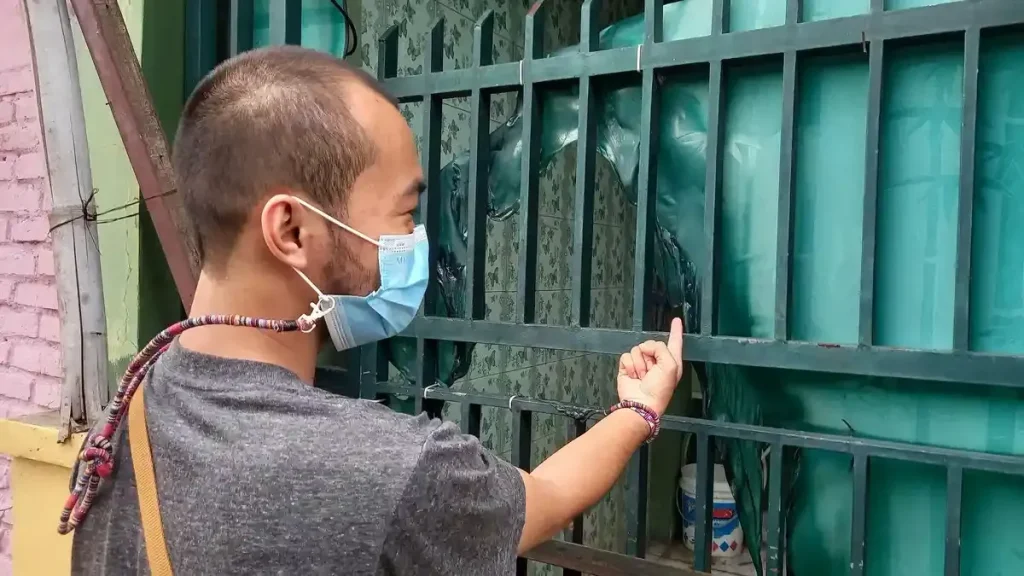 Pengamen di Bekasi Bikin Geger, Pagar Rumah Warga Dibakar