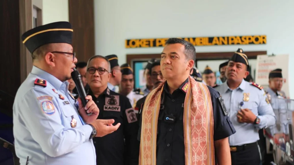 Penyidik KPK Kunjungi Rumah Silmy Karim di Jaksel