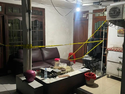 Perampok Bersenjata Samurai Lukai Ibu dan Anak di Depok