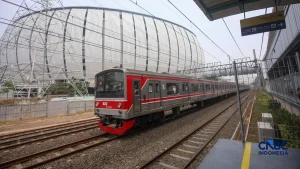 Perdana KRL Berhenti di Stasiun JIS, Pramono Happy Banget