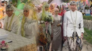 Pernikahan Beda Generasi di Tulungagung, Kuli Bangunan 25 Tahun Pilih Mbah Mendes 63 Tahun