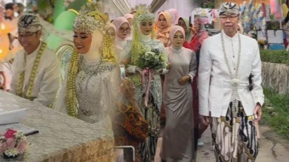 Pernikahan Beda Generasi di Tulungagung, Kuli Bangunan 25 Tahun Pilih Mbah Mendes 63 Tahun