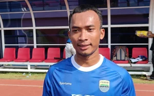 Persib Bandung dan Robi Darwis Berpisah: Alasan yang Sulit Diabaikan