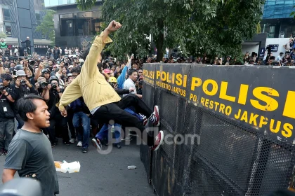 Polda Metro Jaya Tangkap Dua Orang Saat Aksi Unjuk Rasa Mahasiswa di Dukuh Atas