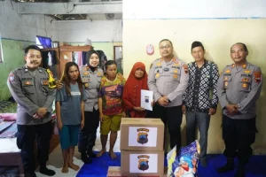 Polisi Beri Bantuan Jukir Perempuan yang Gagalkan Perampokan Rp 3,6 M di Brebes