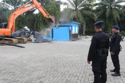 Polisi Hancurkan Bangunan Kosong di Sumut Diduga Jadi Tempat Peredaran Narkoba