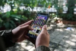 Polisi Sita Ratusan Perangkat Elektronik di Markas Judi Online Hayam Wuruk
