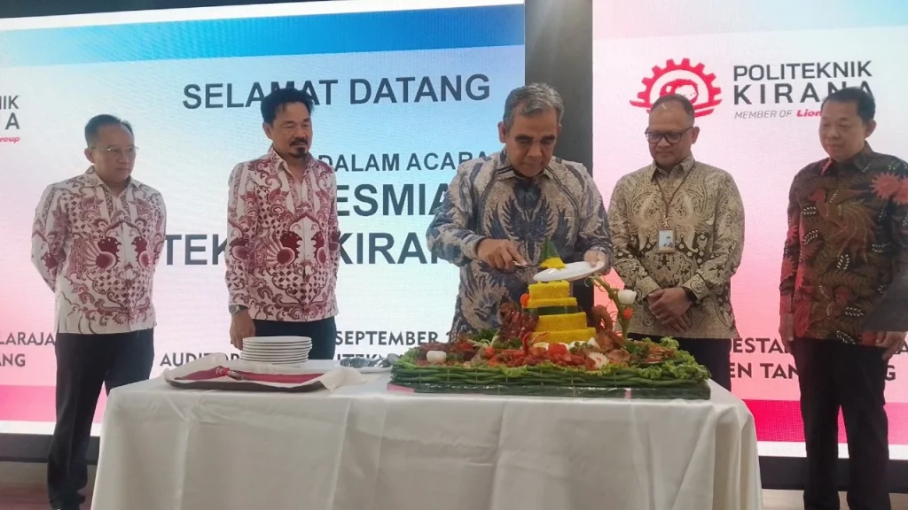Politeknik Kirana Padang Cetak SDM Aviasi Siap Kerja
