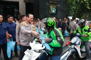 Polri Gelar Baksos Bersama Ojol Jakarta untuk Meningkatkan Komunikasi