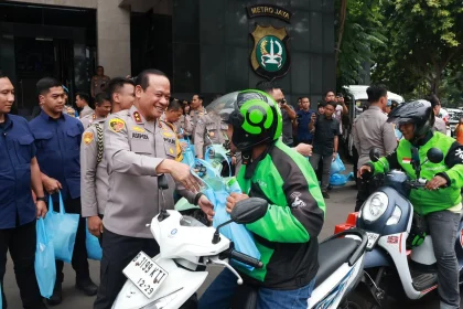 Polri Gelar Baksos Bersama Ojol Jakarta untuk Meningkatkan Komunikasi