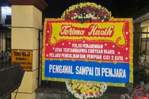 Polsek Penjaringan Dikirimi Papan Bunga Usai Tangkap Penculik Lansia