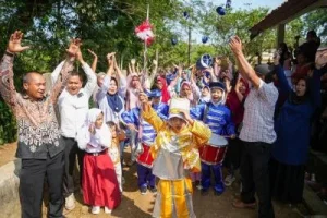 Prabowo Berikan Bantuan Alat Drumband untuk SDN Tegalega