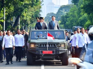 Prabowo Menceritakan Momen Menaiki Mobil Maung yang Bocor