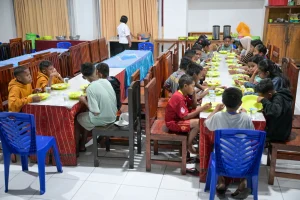 Prabowo Santap Makan Bersama Siswa Sekolah Rakyat di Bali