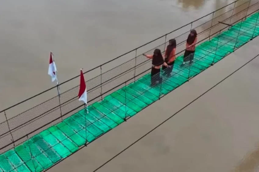 Prabowo Targetkan 2.500 Jembatan Gantung Selesai pada Agustus 2026