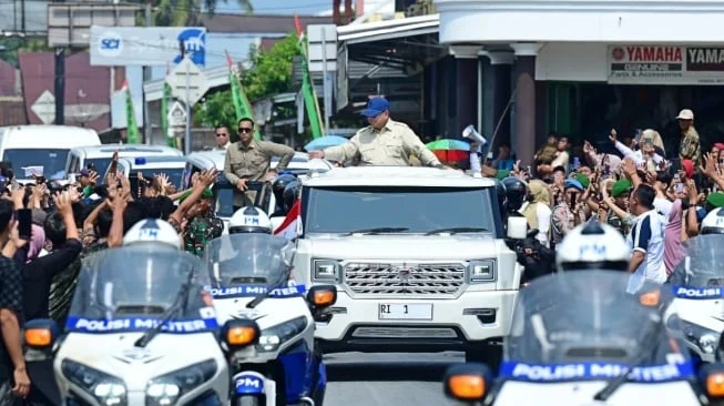 Prabowo Tetap Setia pada Mobil Maung Meski Atap Bocor dan Suara Gledak