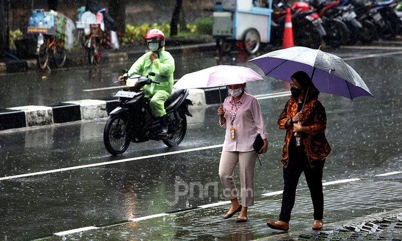 Prakiraan Cuaca BMKG: Jawa Barat Diguyur Hujan Ringan hingga Sedang