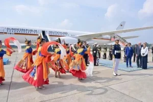 Presiden Jerman Steinmeier Disambut dengan Tarian Tradisional di Jakarta