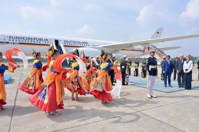 Presiden Jerman Steinmeier Disambut dengan Tarian Tradisional di Jakarta